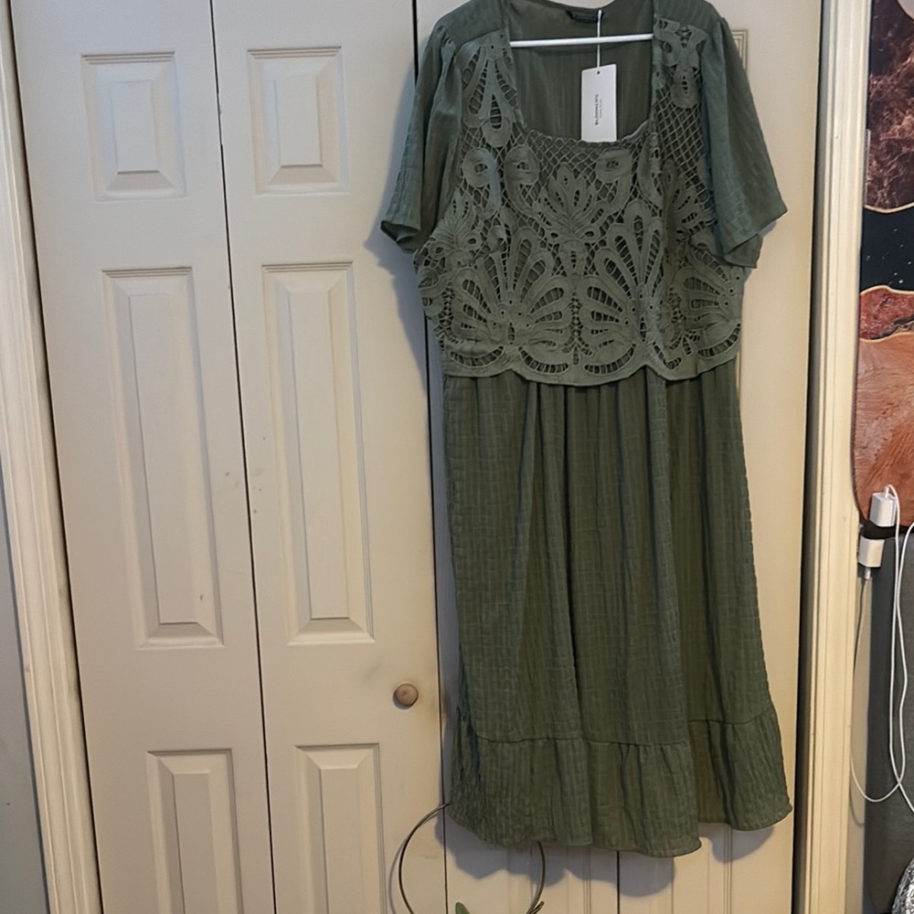 BloomChic Green Flutter Sleeve Midi Dress